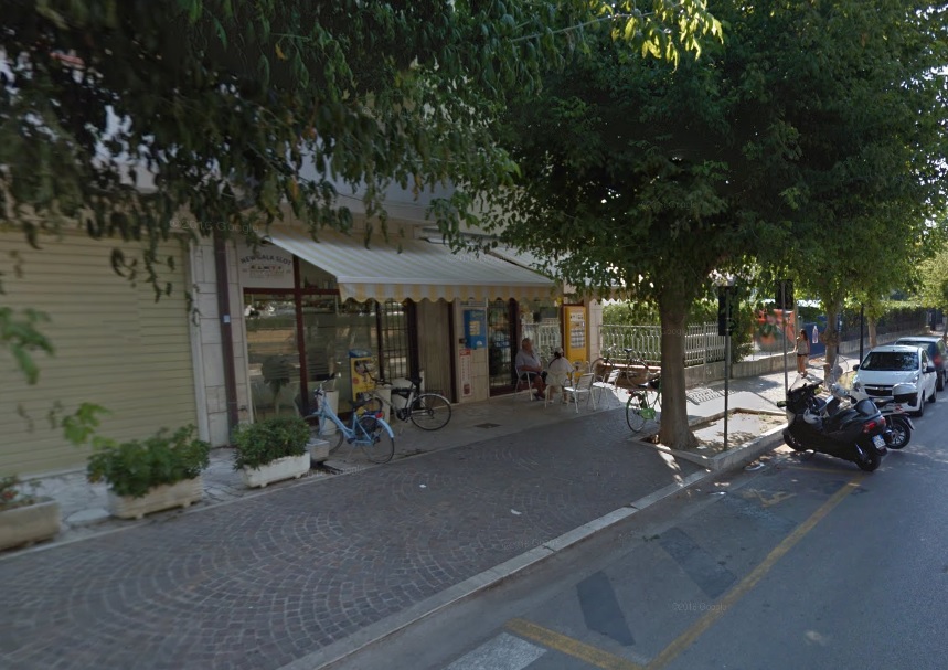 GIULIANOVA – SPACCATA ALLA VETRINA DELLA TABACCHERIA DI VIALE ORSINI