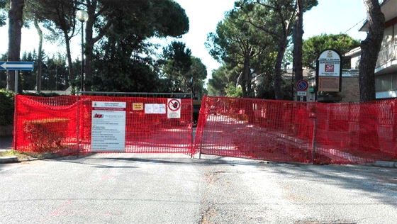 I lavori sul tratto nord di Viale Orsini, iniziati in piena estate, hanno causato molti problemi alle attività, ai residenti ed ai turisti.